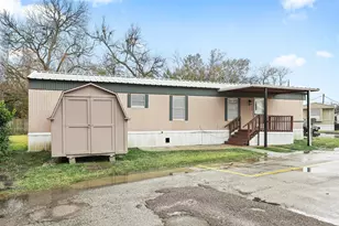 2222 N Austin Ave, Pearland, TX 77581 - Photo 3