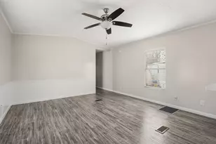 2222 N Austin Ave, Pearland, TX 77581 - Photo 7