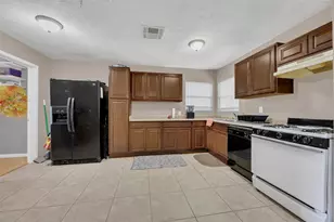 221 E 2nd St, Deer Park, TX 77536 - Photo 7