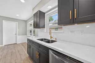 1307 Hitherfield Dr, Sugar Land, TX 77498 - Photo 7