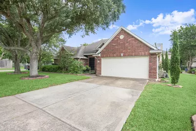 3903 Crystal Lake Circle S, Pearland, TX 77584 - Photo 3