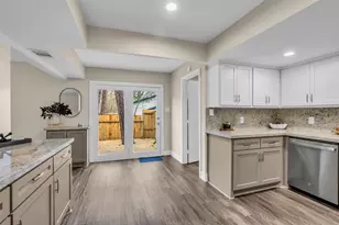 1810 N Red Cedar Cir, The Woodlands, TX 77380 - Photo 9