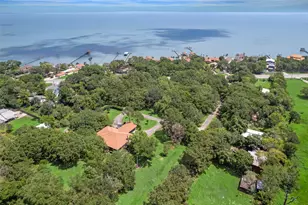 5400 W Bayshore Dr, Bacliff, TX 77518 - Photo 1