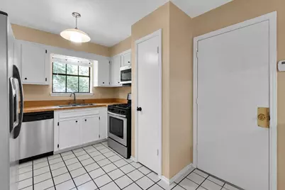 83 Summer Crest Circle, The Woodlands, TX 77381 - Photo 7