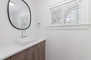 1626 Conrad Sauer Dr, Houston, TX 77043 - Photo 11