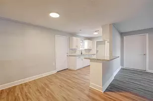 5102 Lyndhurst Dr, Houston, TX 77033 - Photo 5