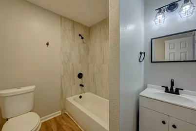 5102 Lyndhurst Drive, Houston, TX 77033 - Photo 9