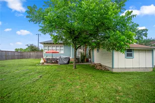 907 Clinton St, Brenham, TX 77833 - Photo 33