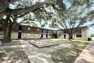 201 S Kaysie St, Angleton, TX 77515 - Photo 1