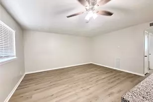 201 S Kaysie St, Angleton, TX 77515 - Photo 3