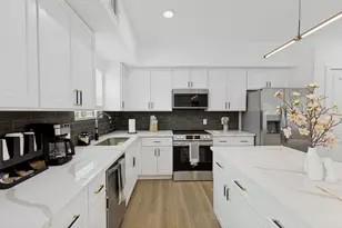 801 E 32nd 1/2 St, Houston, TX 77022 - Photo 13