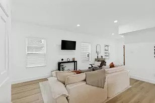 801 E 32nd 1/2 St, Houston, TX 77022 - Photo 17