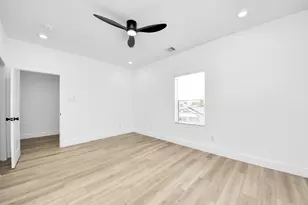 801 E 32nd 1/2 St, Houston, TX 77022 - Photo 31
