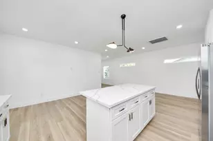 801 E 32nd 1/2 St, Houston, TX 77022 - Photo 15