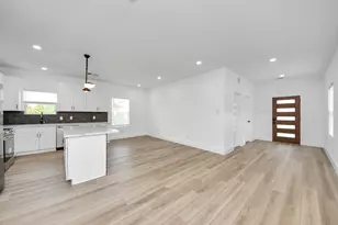 801 E 32nd 1/2 St, Houston, TX 77022 - Photo 7