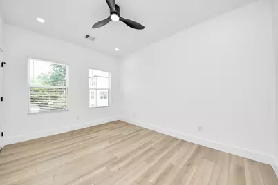 801 E 32nd 1/2 Street #B, Houston, TX 77022 - Photo 9