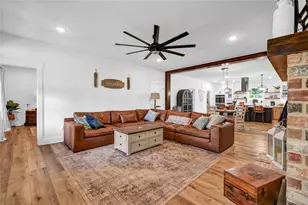 229 Montclaire Dr, West Columbia, TX 77486 - Photo 7