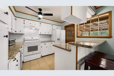 2015 Lee Street, Brenham, TX 77833 - Photo 5