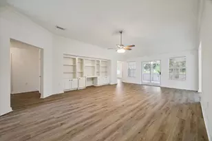 3827 E Peach Hollow Cir, Pearland, TX 77584 - Photo 3