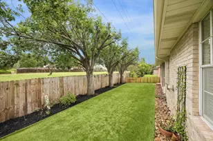 3827 E Peach Hollow Cir, Pearland, TX 77584 - Photo 17