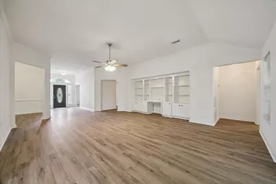 3827 E Peach Hollow Circle, Pearland, TX 77584 - Photo 3
