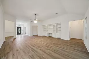 3827 E Peach Hollow Cir, Pearland, TX 77584 - Photo 3