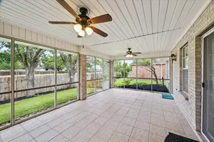 3827 E Peach Hollow Cir, Pearland, TX 77584 - Photo 15