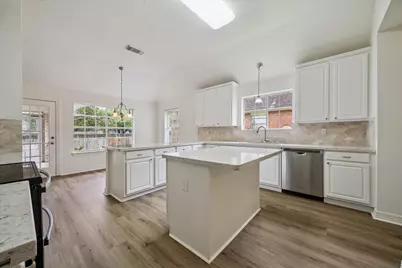 3827 E Peach Hollow Circle, Pearland, TX 77584 - Photo 5