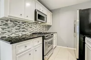 934 E Heights Hollow Ln, Houston, TX 77007 - Photo 9