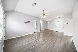 8002 W Red Oak Ln, Texas City, TX 77591 - Photo 7