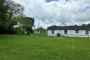 2221 S Front St, Angleton, TX 77515 - Photo 21