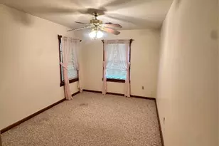 2221 S Front St, Angleton, TX 77515 - Photo 13