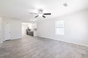 11915 Greenmesa Dr, Houston, TX 77044 - Photo 9