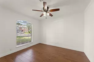 11430 Weathering Oaks Dr, Houston, TX 77066 - Photo 7