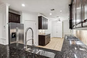 1613 W 15th St, Houston, TX 77008 - Photo 9