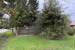 306 E 43rd St, Houston, TX 77022 - Photo 3