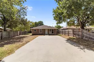 1205 Thompson St, Bryan, TX 77803 - Photo 1
