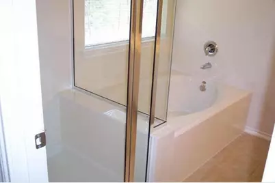 135 Gallery Cove Court, The Woodlands, TX 77382 - Photo 9