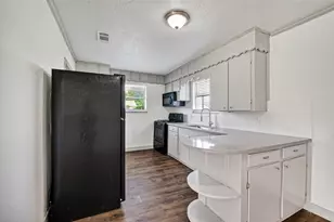 1200 Cypress St, Baytown, TX 77520 - Photo 13
