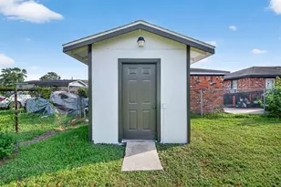 1200 Cypress St, Baytown, TX 77520 - Photo 27