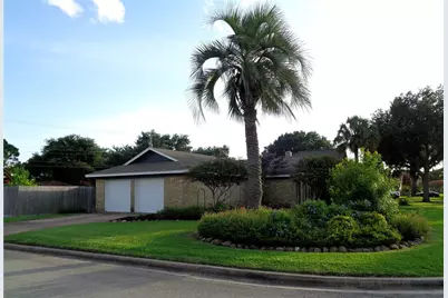 1401 22nd Avenue N, Texas City, TX 77590 - Photo 3