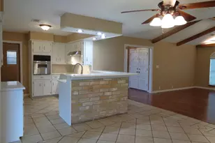 1401 22nd Ave N, Texas City, TX 77590 - Photo 9