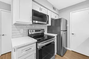 7555 Katy Fwy, Houston, TX 77024 - Photo 7