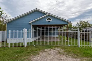 7610 Harlem St, Baytown, TX 77521 - Photo 1