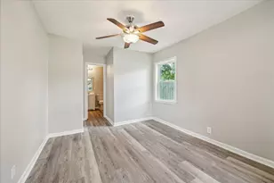 210 Laurel St, Lake Jackson, TX 77566 - Photo 9