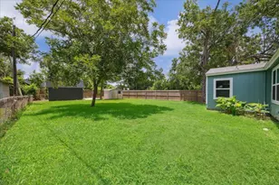 210 Laurel St, Lake Jackson, TX 77566 - Photo 13