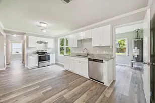 210 Laurel St, Lake Jackson, TX 77566 - Photo 5