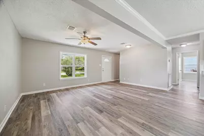210 Laurel Street, Lake Jackson, TX 77566 - Photo 3