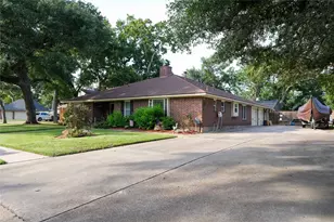 324 Juniper St, Lake Jackson, TX 77566 - Photo 1