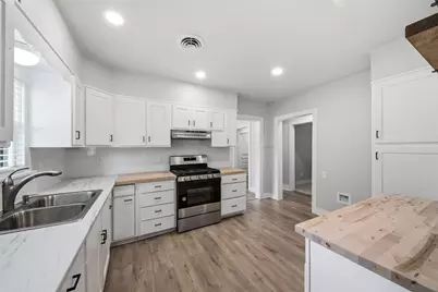 711 Bowie Street, Baytown, TX 77520 - Photo 9